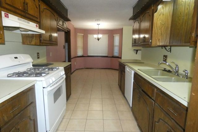 1907 NW Great Plains Blvd, Lawton, OK 73505