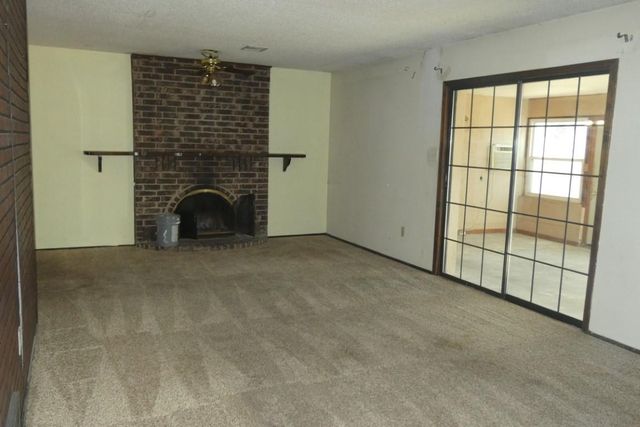 1907 NW Great Plains Blvd, Lawton, OK 73505