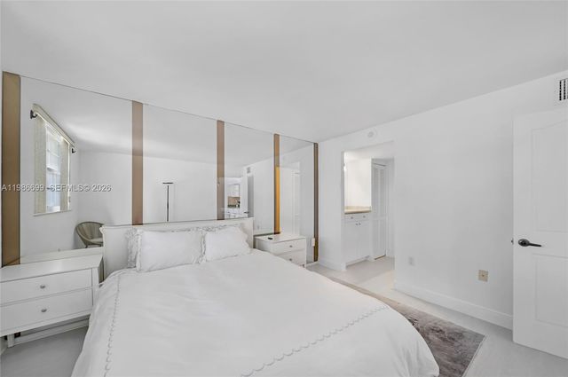 465 Ocean Dr 1102, Miami Beach, FL 33139