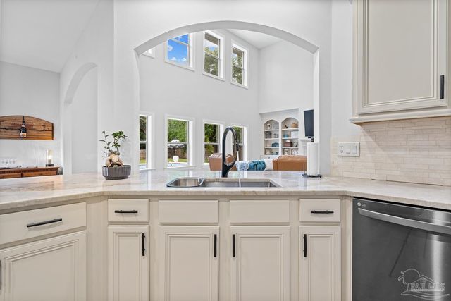 5528 Heatherton Rd, Milton, FL 32570