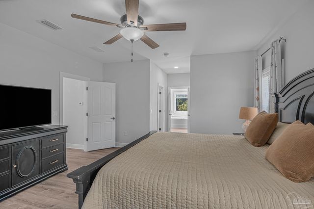 5528 Heatherton Rd, Milton, FL 32570