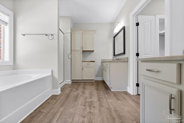 5528 Heatherton Rd, Milton, FL 32570