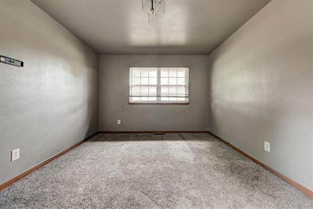 1506 W Walnut Street, El Reno, OK 73036
