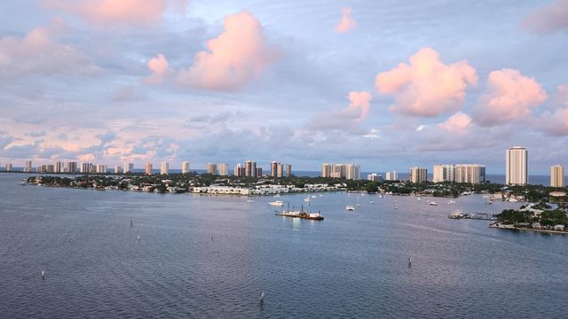 2640 Lake Shore Drive 1210, Riviera Beach, FL 33404