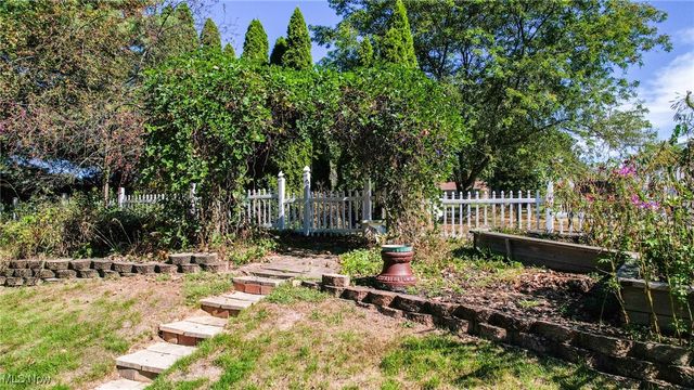 6150 Pilot View Circle, Louisville, OH 44641