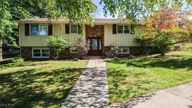 6150 Pilot View Circle, Louisville, OH 44641