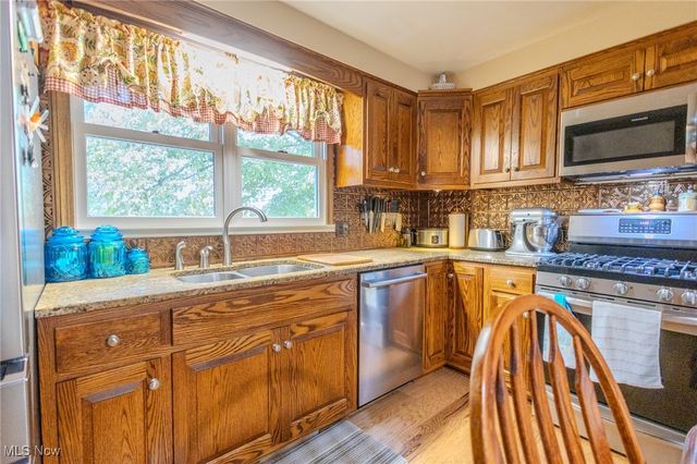 6150 Pilot View Circle, Louisville, OH 44641