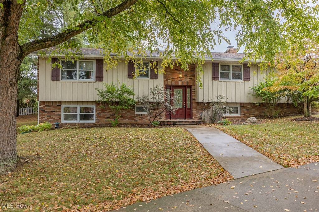 6150 Pilot View Circle, Louisville, OH 44641