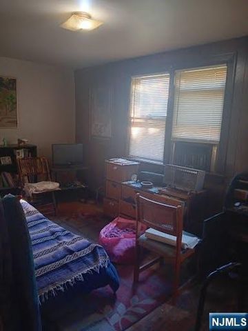 909 S Maple, Glen Rock, NJ 07452