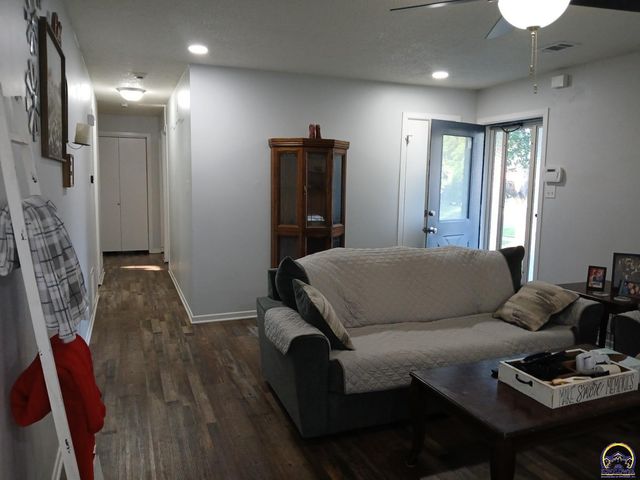 1043 SW Belle AVE, Topeka, KS 66604