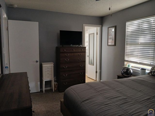 1043 SW Belle AVE, Topeka, KS 66604