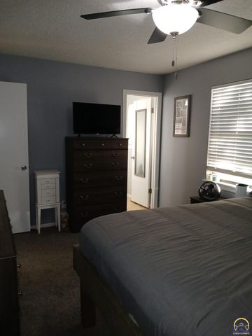 1043 SW Belle AVE, Topeka, KS 66604