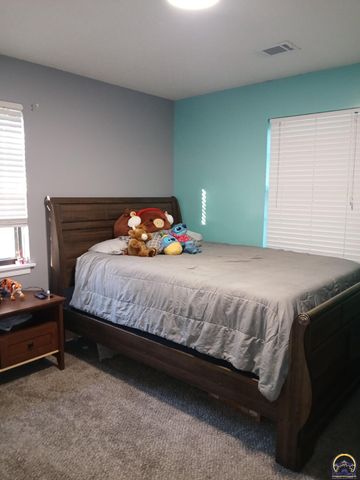 1043 SW Belle AVE, Topeka, KS 66604