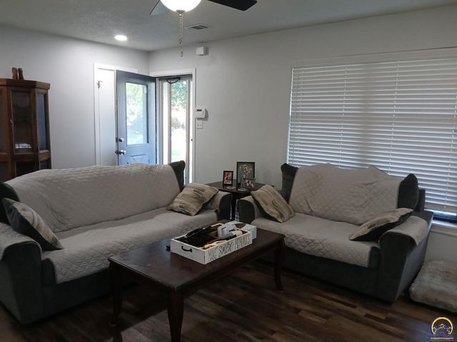 1043 SW Belle AVE, Topeka, KS 66604
