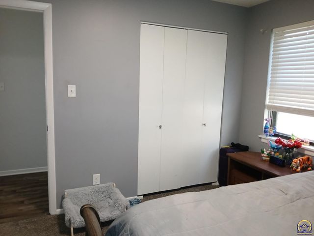 1043 SW Belle AVE, Topeka, KS 66604