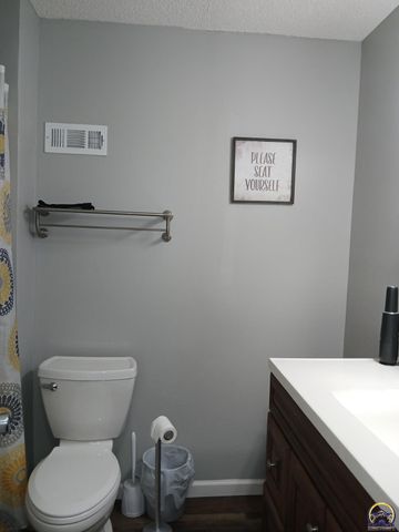 1043 SW Belle AVE, Topeka, KS 66604
