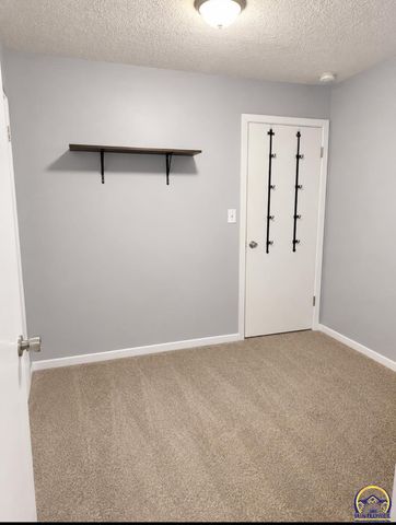 1043 SW Belle AVE, Topeka, KS 66604