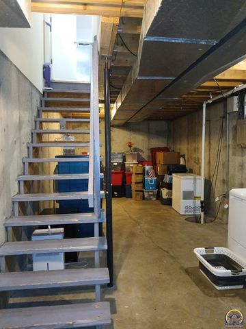 1043 SW Belle AVE, Topeka, KS 66604