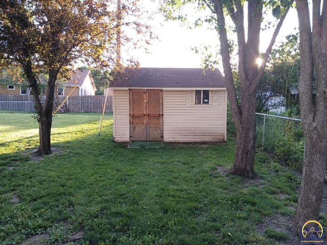 1043 SW Belle AVE, Topeka, KS 66604