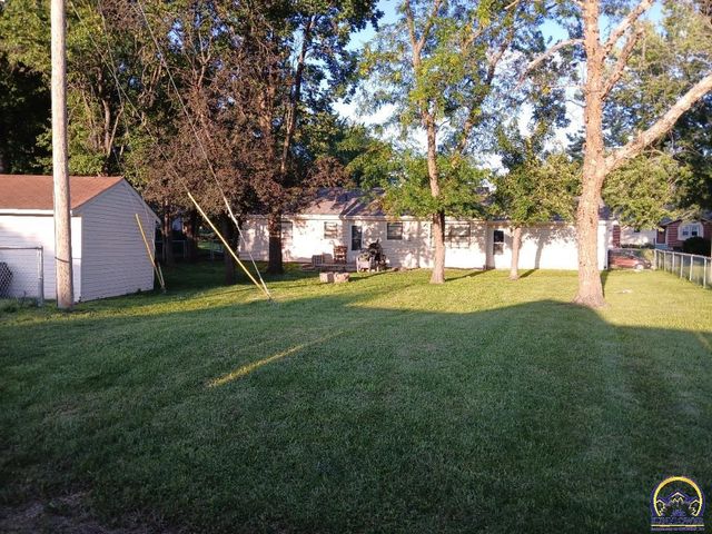 1043 SW Belle AVE, Topeka, KS 66604