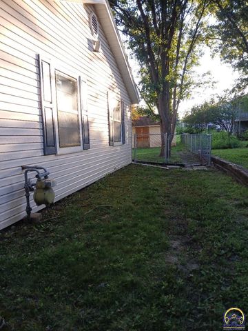 1043 SW Belle AVE, Topeka, KS 66604