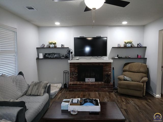1043 SW Belle AVE, Topeka, KS 66604