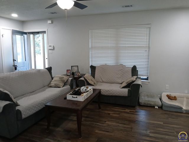 1043 SW Belle AVE, Topeka, KS 66604