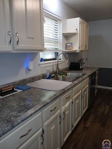 1043 SW Belle AVE, Topeka, KS 66604