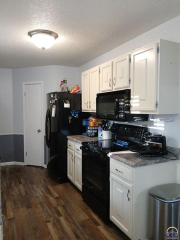 1043 SW Belle AVE, Topeka, KS 66604