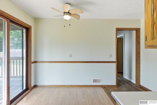 6015 Oak Street, Omaha, NE 68106