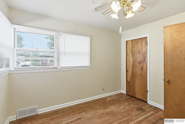 6015 Oak Street, Omaha, NE 68106