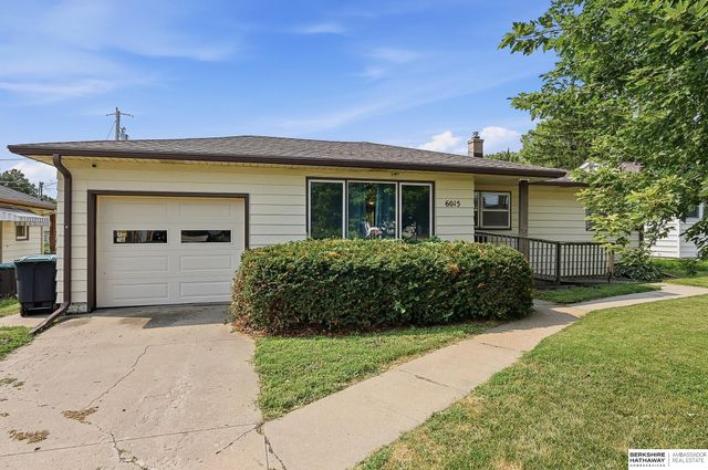 6015 Oak Street, Omaha, NE 68106