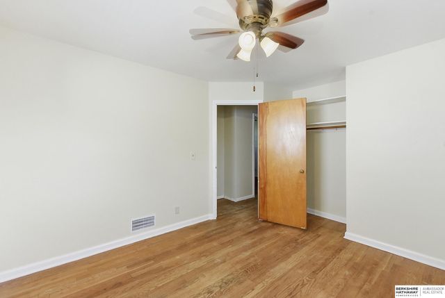 6015 Oak Street, Omaha, NE 68106