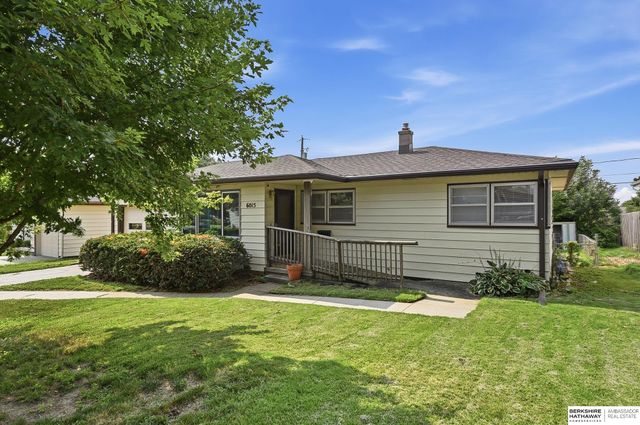 6015 Oak Street, Omaha, NE 68106