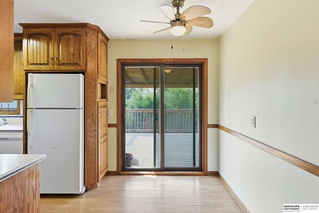6015 Oak Street, Omaha, NE 68106
