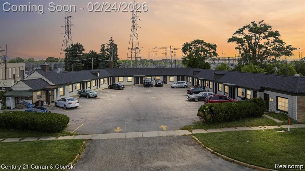 44784 Woodward Avenue, Pontiac, MI 48341