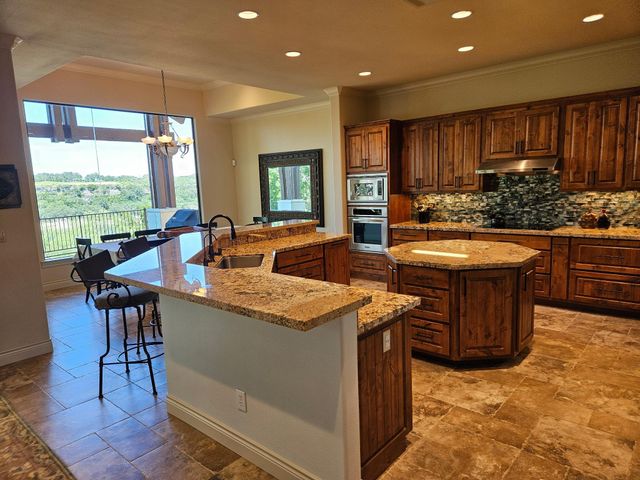 1231 Lake Shore DR, Spicewood, TX 78669