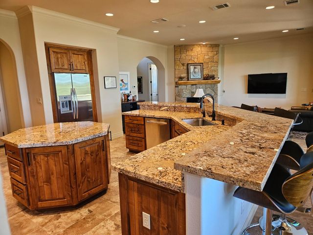 1231 Lake Shore DR, Spicewood, TX 78669