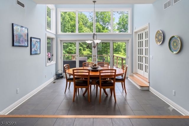 2 Cobblefield Rd, Mendham Twp., NJ 07945