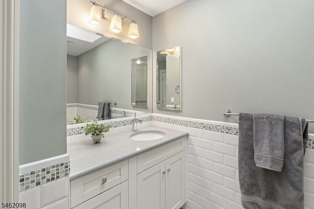 2 Cobblefield Rd, Mendham Twp., NJ 07945