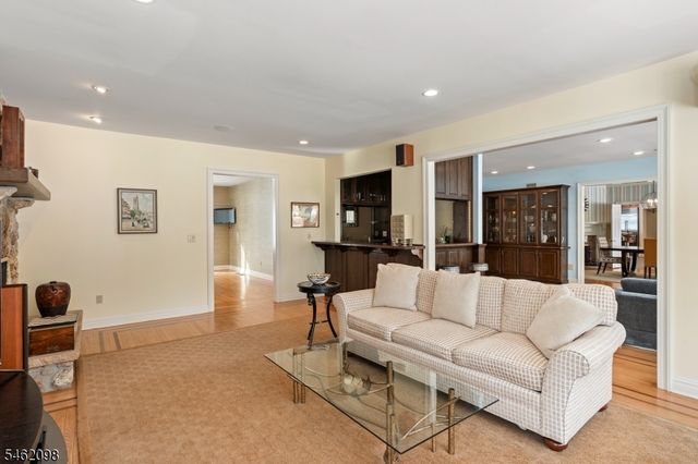 2 Cobblefield Rd, Mendham Twp., NJ 07945