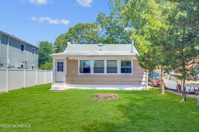 618 Parkside Avenue, Toms River, NJ 08753
