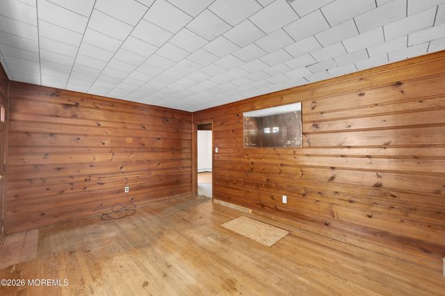 618 Parkside Avenue, Toms River, NJ 08753