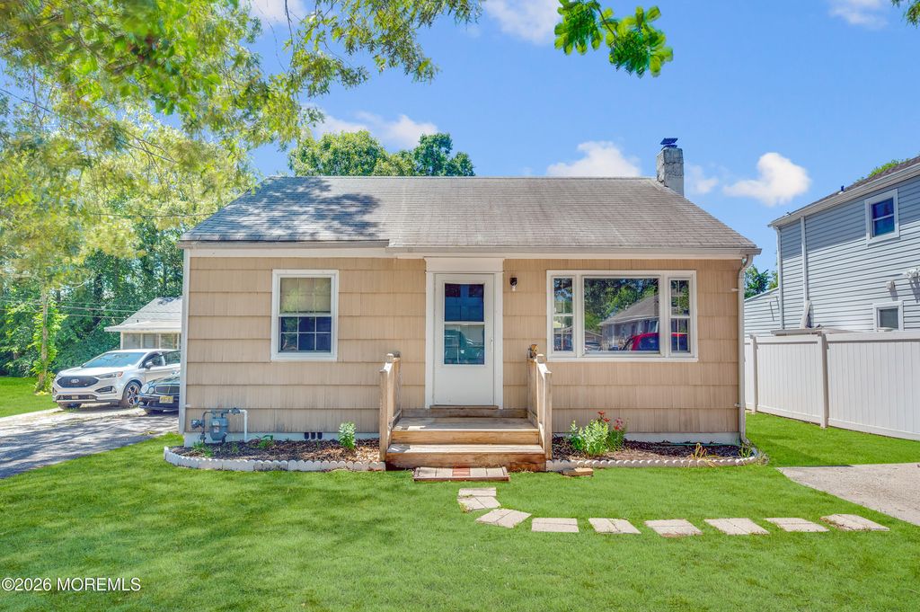 618 Parkside Avenue, Toms River, NJ 08753
