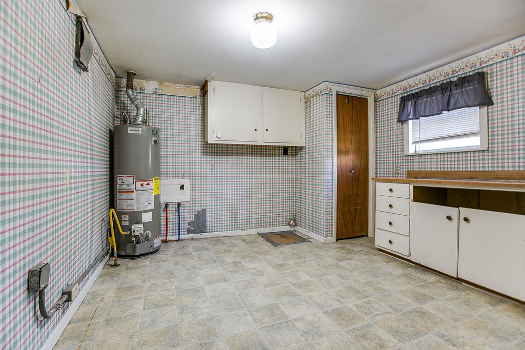 Image 16 of property listing at 805 Sycamore Street, Miles, TX 76861