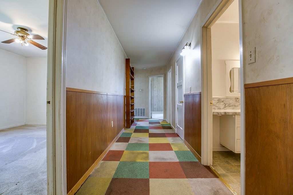 Image 18 of property listing at 805 Sycamore Street, Miles, TX 76861