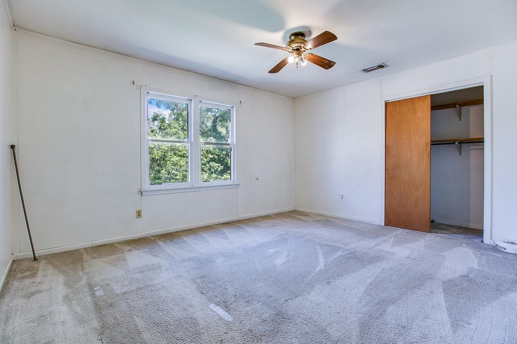 Image 19 of property listing at 805 Sycamore Street, Miles, TX 76861