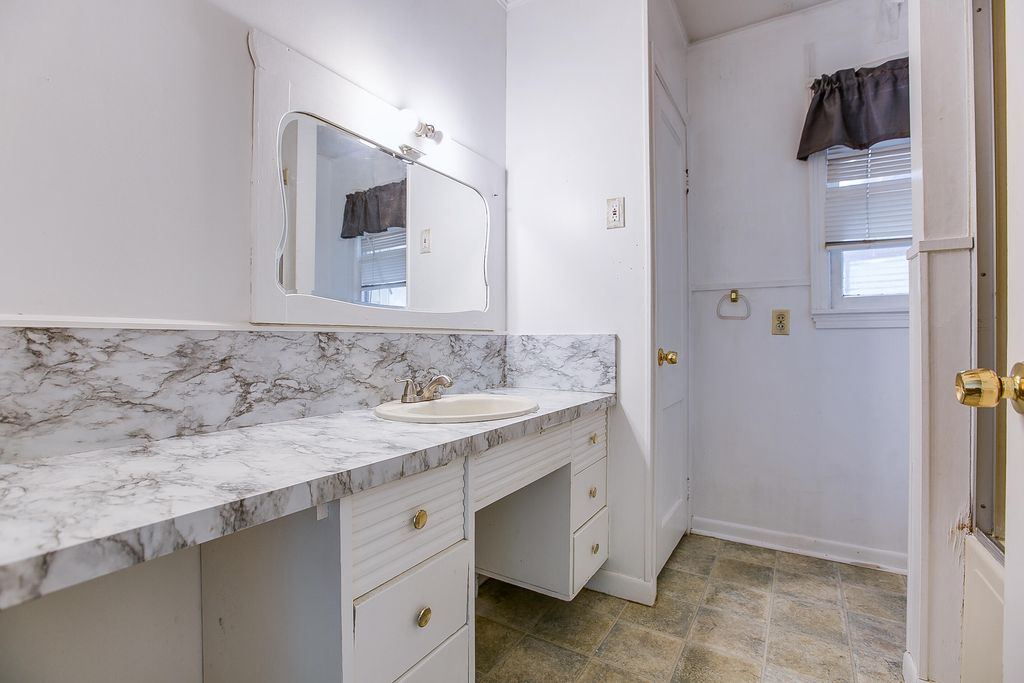 Image 20 of property listing at 805 Sycamore Street, Miles, TX 76861