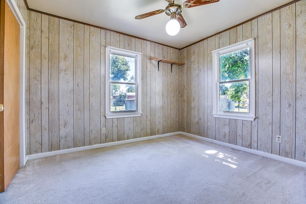 Image 23 of property listing at 805 Sycamore Street, Miles, TX 76861