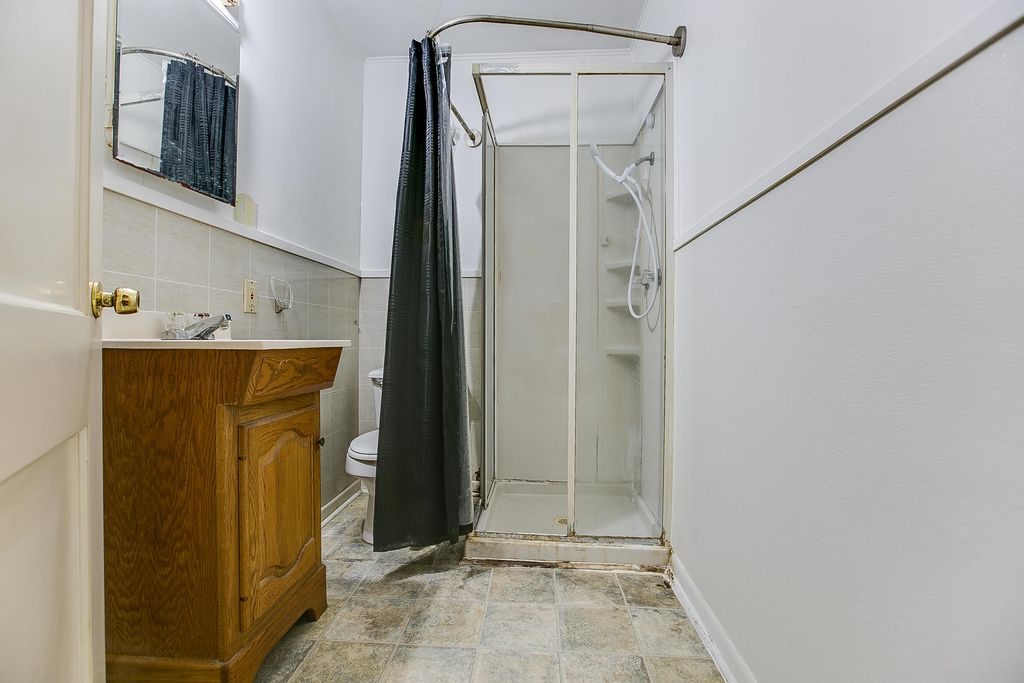 Image 24 of property listing at 805 Sycamore Street, Miles, TX 76861